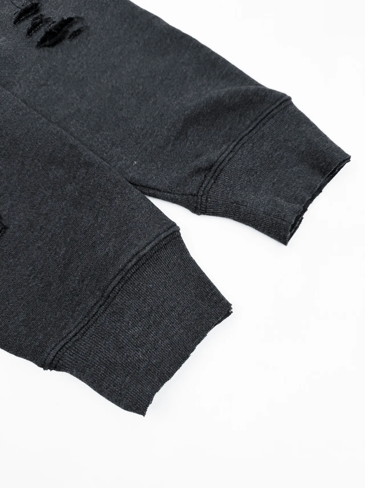 AP Acne Studios ripped distressed logo zipper jacket, custom dyed 1:1 deep soft cotton colored cotton sweatshirt material [The surface fabric and the terry bottom are of the same color (the market fabric In Stock has different colors and does not match the original version). The minimum order quantity of the fabric is 2 tons. The pure fabric manufacturing process takes 45 days] Cloud-like touch, delicate and soft, comfortable and skin-friendly. The main color is deep black, just like the mottled rust on ancient copperware. The front panel is presented with a homogeneous clean fit. The back panel is engraved with the uninhibited soul of Acne Studios. The ingenious integration of hole elements is spread freely on the black canvas. It is a deliberate rebellion and a break away from the traditional shackles. It is unique in the wave of the trend. Process 1: Use glue printing. The chest printing has been modified three times by the film screen. Use glue liquid paint to print the pattern on the fabric. Bake the fabric to fix the printing pattern. Process 2: Many parts of the body of the garment are worn by pure artificial regular positioning and manual brushing to add texture and depth to the surface of the clothing to imitate the texture of natural wear. Process 3: The fabrics are washed and have a better hand feel. Not easy to deform, not easy to shrink, not easy to fade, and maintain long-term beauty. Accessories: Customized 1:1 Acne zipper. Customized 1:1 Acne trademark. Version: Loose version. Size: S M L XL. Style number: 25303.